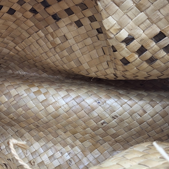 Handmade weaved large straw Fiji beach bag - Picture 11 of 16